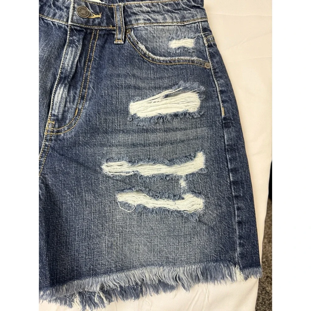 Kancan Distressed High Rise Frayed Hem Relaxed Denim Shorts 7/27 Women's Shorts - Picture 3 of 9